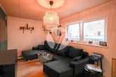 Attraktive Erdgeschosswohnung mit Gartenanteil in gefragter Höhenlage // überdachte Terrasse // 1 Stellplatz // inkl. EBK // vermietet - Wohnen