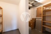 Bezugsfreie und großflächig geschnittene Obergeschosswohnung in attraktiver Höhenlage // Balkon // 2 Stellplätze // inkl. EBK // einziehen oder vermieten - Abstellraum / Technik