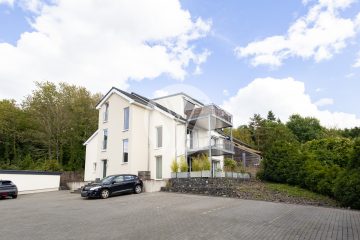 Bezugsfreie und großflächig geschnittene Obergeschosswohnung in attraktiver Höhenlage // Balkon // 2 Stellplätze // inkl. EBK // einziehen oder vermieten, 54294 Trier, Etagenwohnung