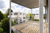 Bezugsfreie und großflächig geschnittene Obergeschosswohnung in attraktiver Höhenlage // Balkon // 2 Stellplätze // inkl. EBK // einziehen oder vermieten - Balkon / Aussicht