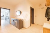 Attraktive Neubauwohnung // 3 Zimmer, EBK, Balkon, Tiefgarage und Außenstellplatz - Flur