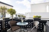 Attraktive Neubauwohnung // 3 Zimmer, EBK, Balkon, Tiefgarage und Außenstellplatz - Balkon