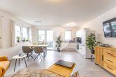 Attraktive Neubauwohnung // 3 Zimmer, EBK, Balkon, Tiefgarage und Außenstellplatz - Wohnen/Kochen/Essen