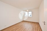Moderne und attraktive Neubauwohnung mit 3 ZKB in Zweifamilienhaus // Küche, Gäste WC, Balkon, Carport, Stellplatz // ab 01.06. - Schlafzimmer