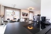Attraktives und stylisches Penthouse // moderne Ausstattung // große Dachterrasse // Aufzug // Tiefgarage - Küche / Essen / Wohnen