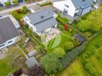 Exklusives Familienhaus in bester Lage von Longuich-Mosel // Schweich // Trier - Luftaufnahme Gartenansicht
