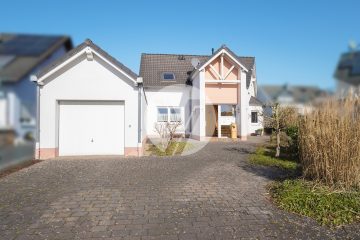 // Charmantes Familienhaus in Schweich-Mosel // 2 WE in bevorzugter Lage, 54338 Schweich, Zweifamilienhaus