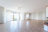 Großzügiges Familienhaus mit Doppelgarage in Föhren // bevorzugte Wohnlage // bezugsfrei - Wohn- Esszimmer (2)