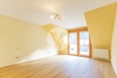 Modernisierte Dachgeschosswohnung mit gemütlicher Wohnatmosphäre // 3ZKB, Balkon, EBK, etc. // ab sofort - Schlafen