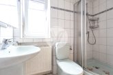 Zentrale Lage mit grüner Oase unmittelbar am Waldrand // Einfamilienhaus in Föhren - Bad OG