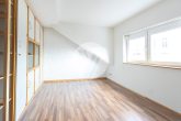 Zentrale Lage mit grüner Oase unmittelbar am Waldrand // Einfamilienhaus in Föhren - Zimmer Spitzboden