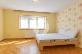 Zentrale Lage mit grüner Oase unmittelbar am Waldrand // Einfamilienhaus in Föhren - Schlafen OG