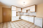 Zentrale Lage mit grüner Oase unmittelbar am Waldrand // Einfamilienhaus in Föhren - (Wasch)Küche EG