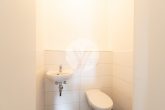 Investition und/oder Eigennutzung // Wohnungspaket mit 2 attraktiven Eigentumswohnungen in gefragter Höhenlage // 3 Stellplätze // inkl. EBK // Garten u. Balkon - Gäste WC (WHG2)