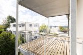 Investition und/oder Eigennutzung // Wohnungspaket mit 2 attraktiven Eigentumswohnungen in gefragter Höhenlage // 3 Stellplätze // inkl. EBK // Garten u. Balkon - Balkon / Aussicht (WHG 2)