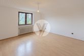 Großzügige 4ZKB Dachgeschosswohnung mit tollem Weitblick // Garten optional // frei ab sofort - Zimmer 1