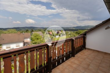 Großzügige 4ZKB Dachgeschosswohnung mit tollem Weitblick // Garten optional // frei ab sofort, 54329 Konz-Kommlingen, Dachgeschosswohnung
