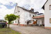 Solides Anwesen in begehrter Lage // Trittenheim // 4 WE // Wirtschaftsgebäude mit Ausbaureserven // - Hofansicht S/O