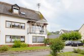 Solides Anwesen in begehrter Lage // Trittenheim // 4 WE // Wirtschaftsgebäude mit Ausbaureserven // - Straßenansicht S/W