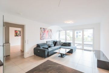 Neuwertige und attraktive 2,5 ZKB Wohnung // großflächige Dachterrasse // barrierefrei // ab sofort, 54343 Föhren, Erdgeschosswohnung