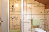 // 1-2 Familienhaus in Föhren // zentrale Lage mit ELW und großer Garage - Duschbad OG