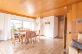 // 1-2 Familienhaus in Föhren // zentrale Lage mit ELW und großer Garage - Wohnen/Essen EG