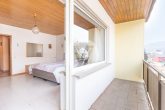 // 1-2 Familienhaus in Föhren // zentrale Lage mit ELW und großer Garage - Balkon EG