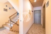 // 1-2 Familienhaus in Föhren // zentrale Lage mit ELW und großer Garage - Treppenhaus EG